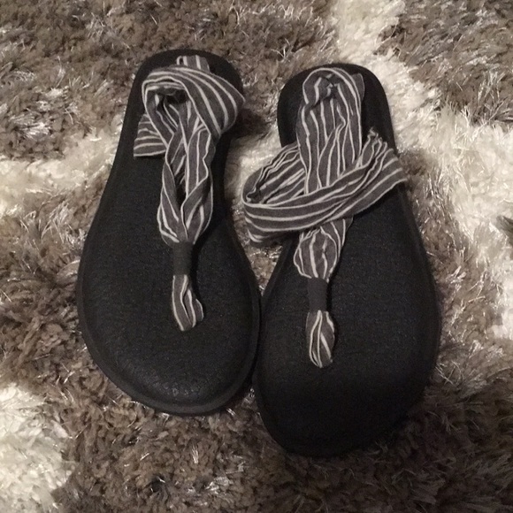 Sanuk sandals size 7 - Picture 1 of 1